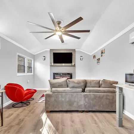 Spacious King Cottage-Mins From Downtown Athens Exterior photo