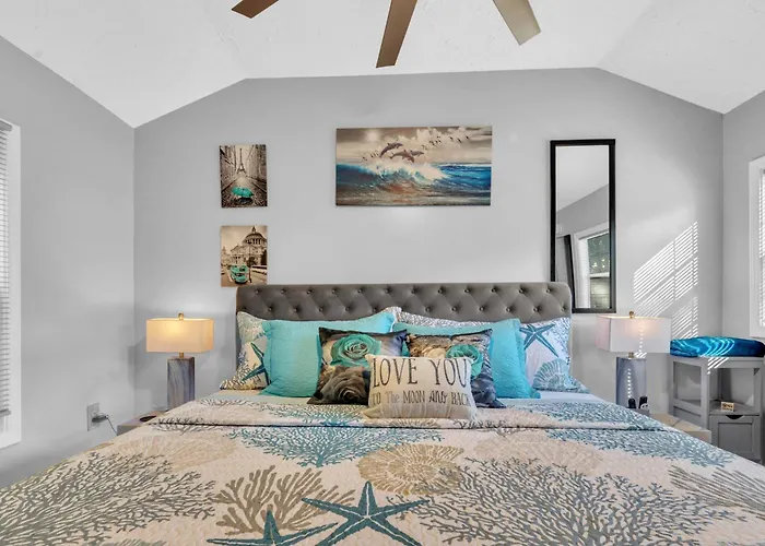 Spacious King Cottage-Mins From Downtown