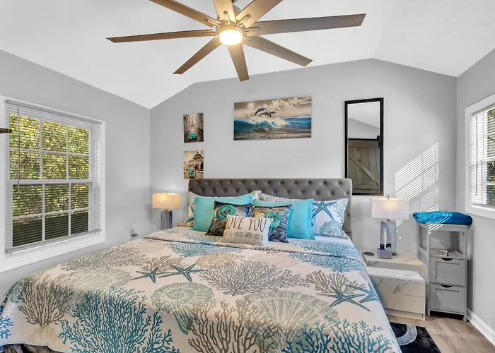 Spacious King Cottage-Mins From Downtown