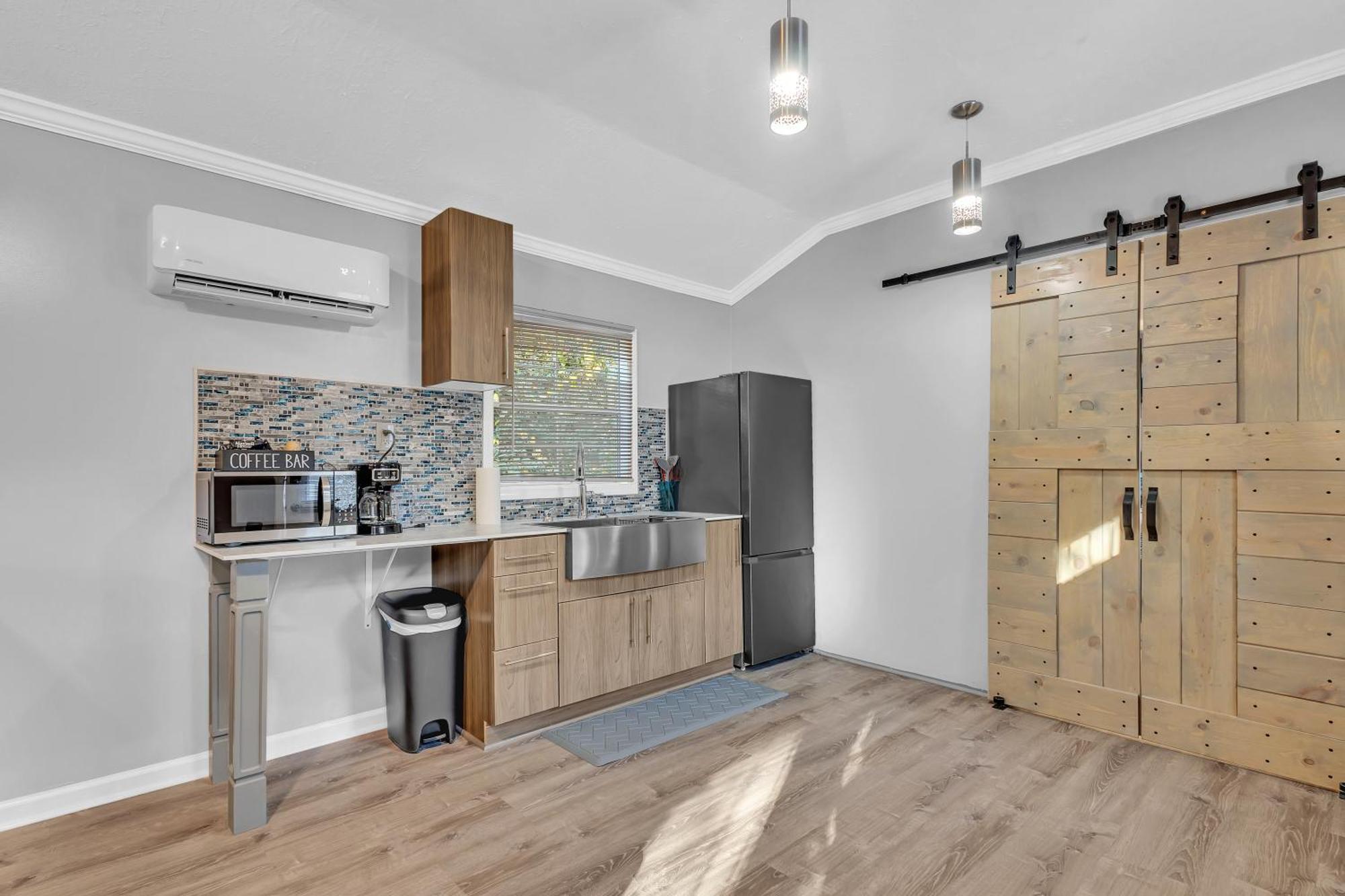 Spacious King Cottage-mins From Downtown Villa *