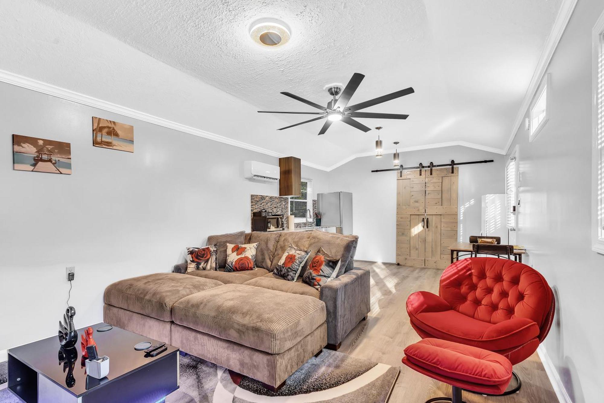 Villa Spacious King Cottage-mins From Downtown